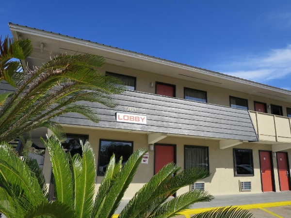 Executive Inn - Panama City Beach image 1