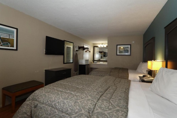 Executive Inn - Panama City Beach image 15
