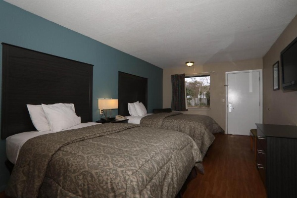 Executive Inn - Panama City Beach image 16