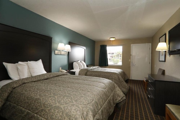 Executive Inn - Panama City Beach image 9